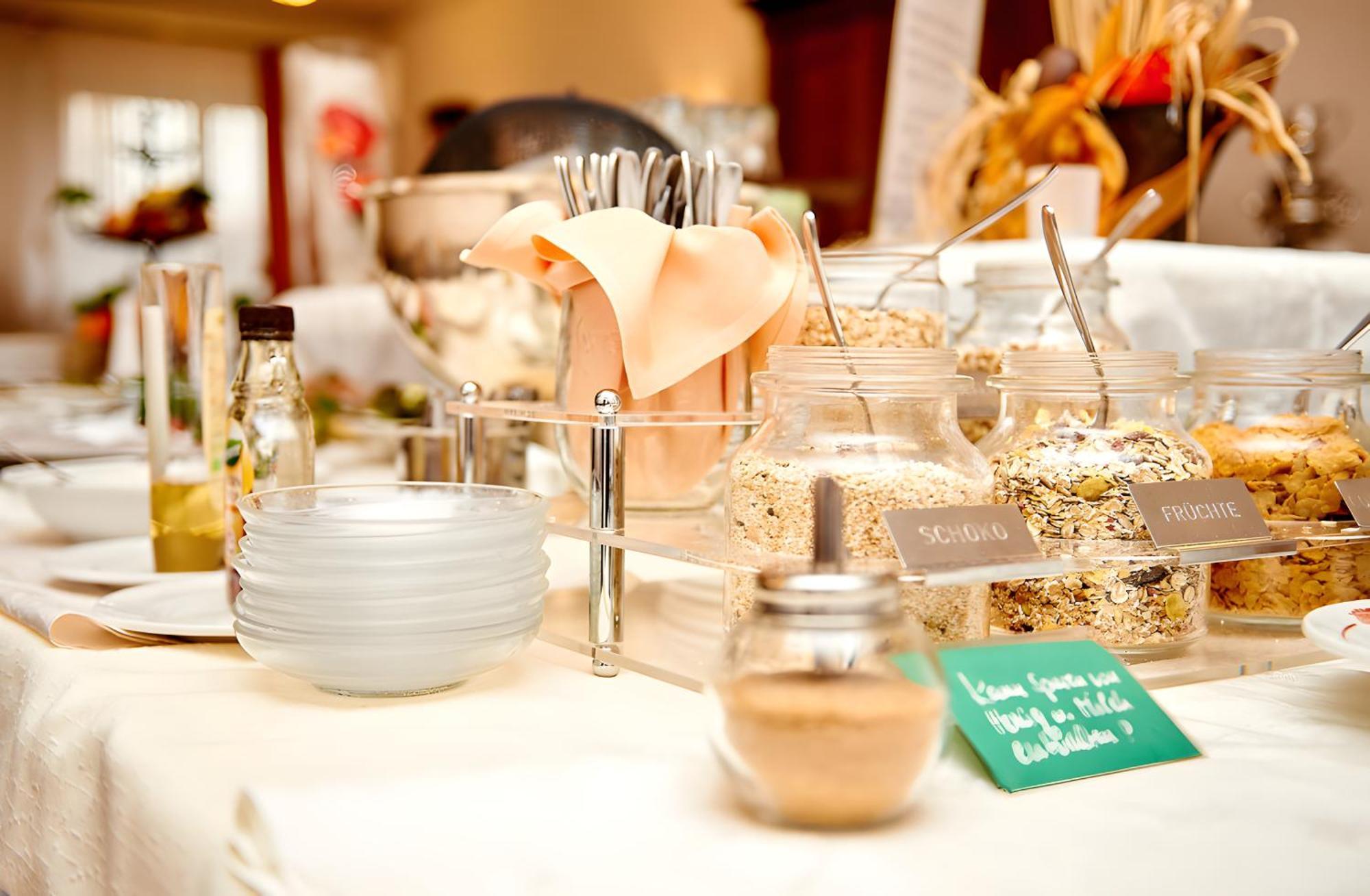 Vegan Hotel Und Restaurants Nicolay 1881 젤틴겐라티그 외부 사진