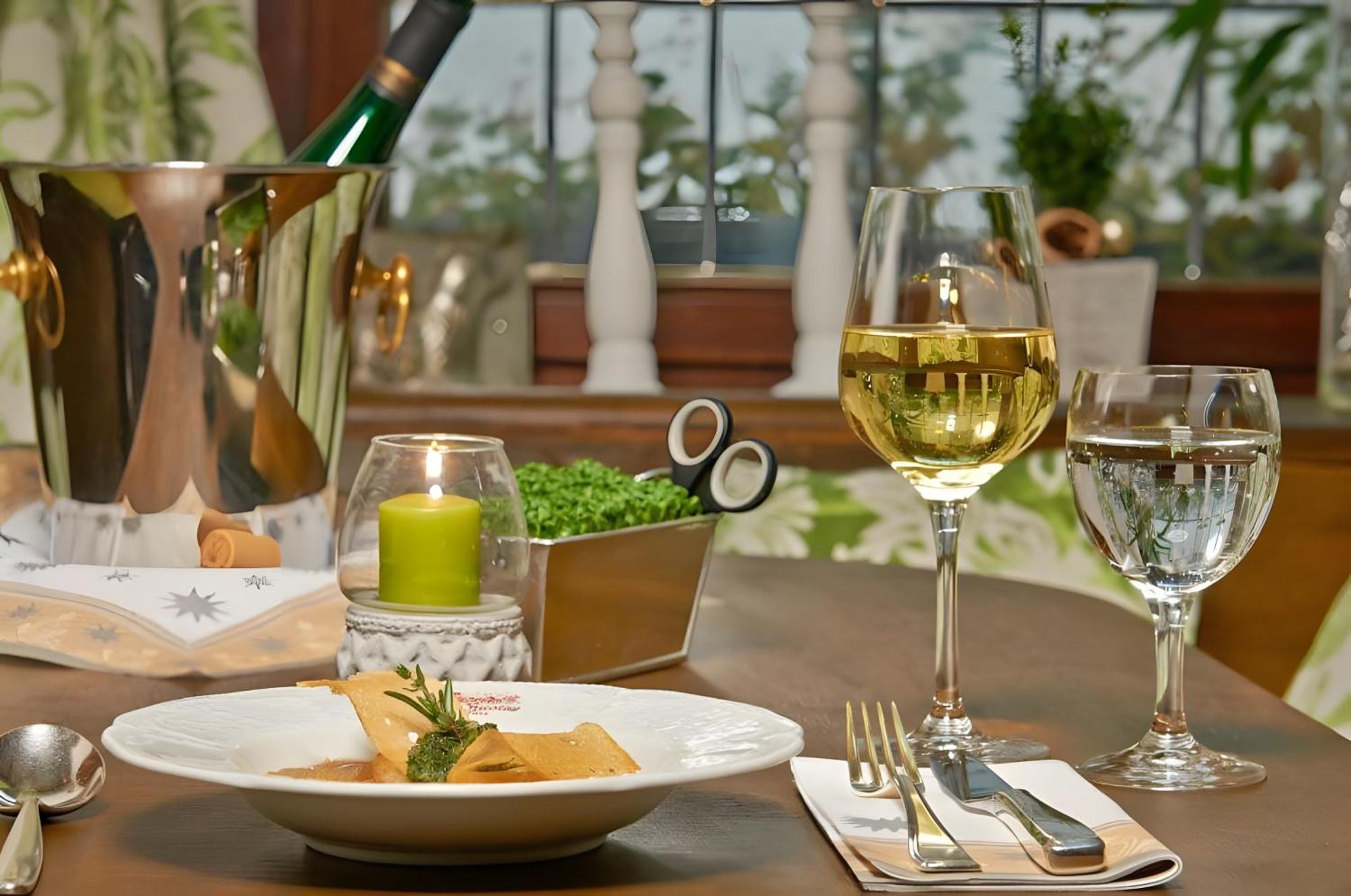Vegan Hotel Und Restaurants Nicolay 1881 젤틴겐라티그 외부 사진